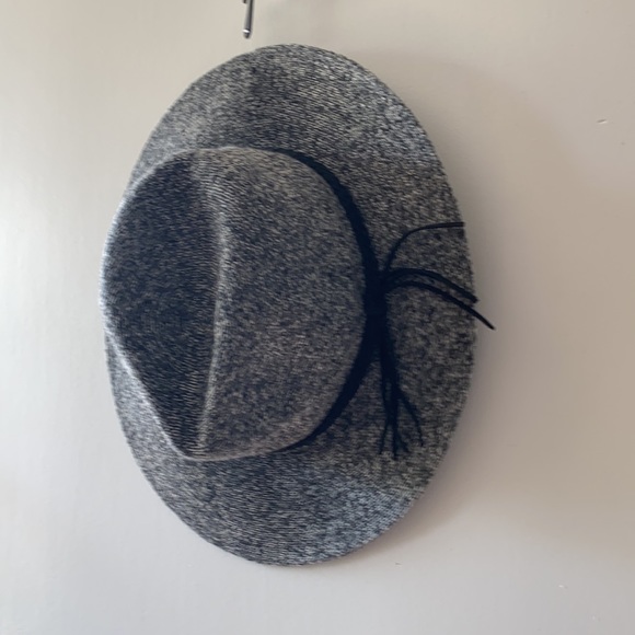 Hat - Picture 3 of 4